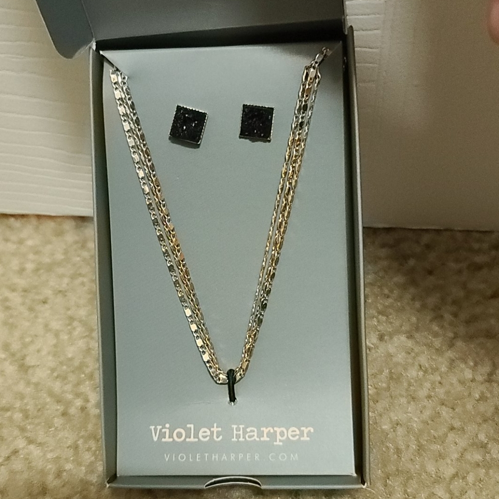 NWT Violet Harper Isla Layered Necklace & Earrings